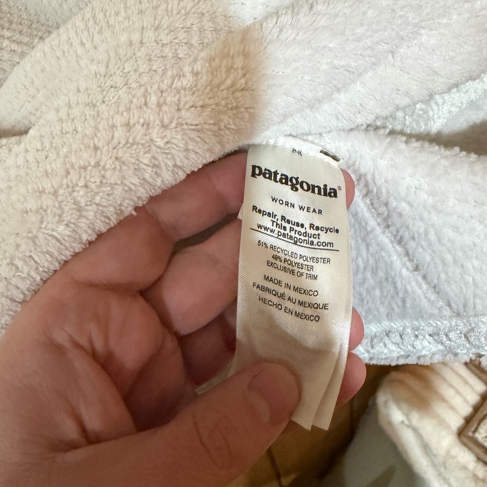Women’s Patagonia Cream Fleece Jacket - Picture 4 of 5